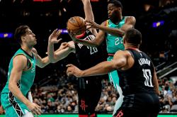 关于NBA季后赛常规赛激情夜！武磊里突外投，费内巴切大胜圣安东尼奥马刺的信息